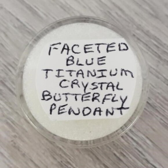FACETED BLUE TITANIUM CRYSTAL BUTTERFLY PENDANT - Picture 3 of 3